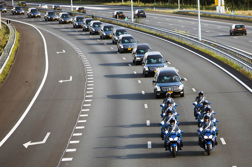 MH17 konvooi begrafenisauto's snelweg