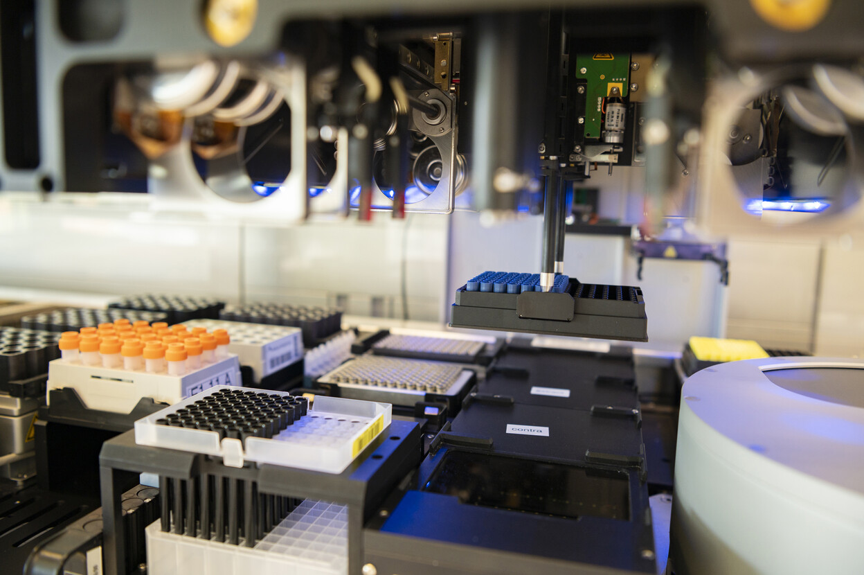 Apparatuur op het DNA-laboratorium