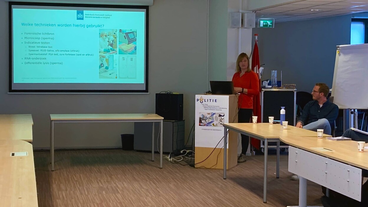 Judith Gits geeft een presentatie aan de FO