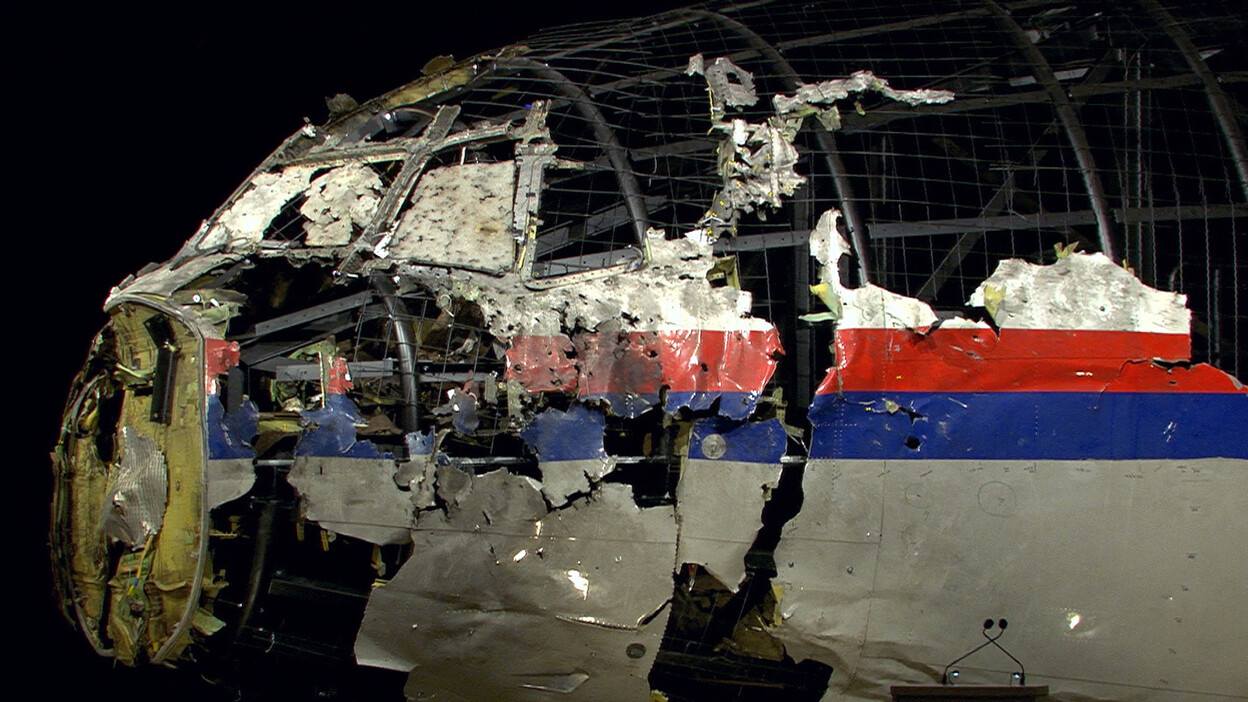 Reconstructie kopstuk van het vliegtuig MH17 vanaf de zijkant