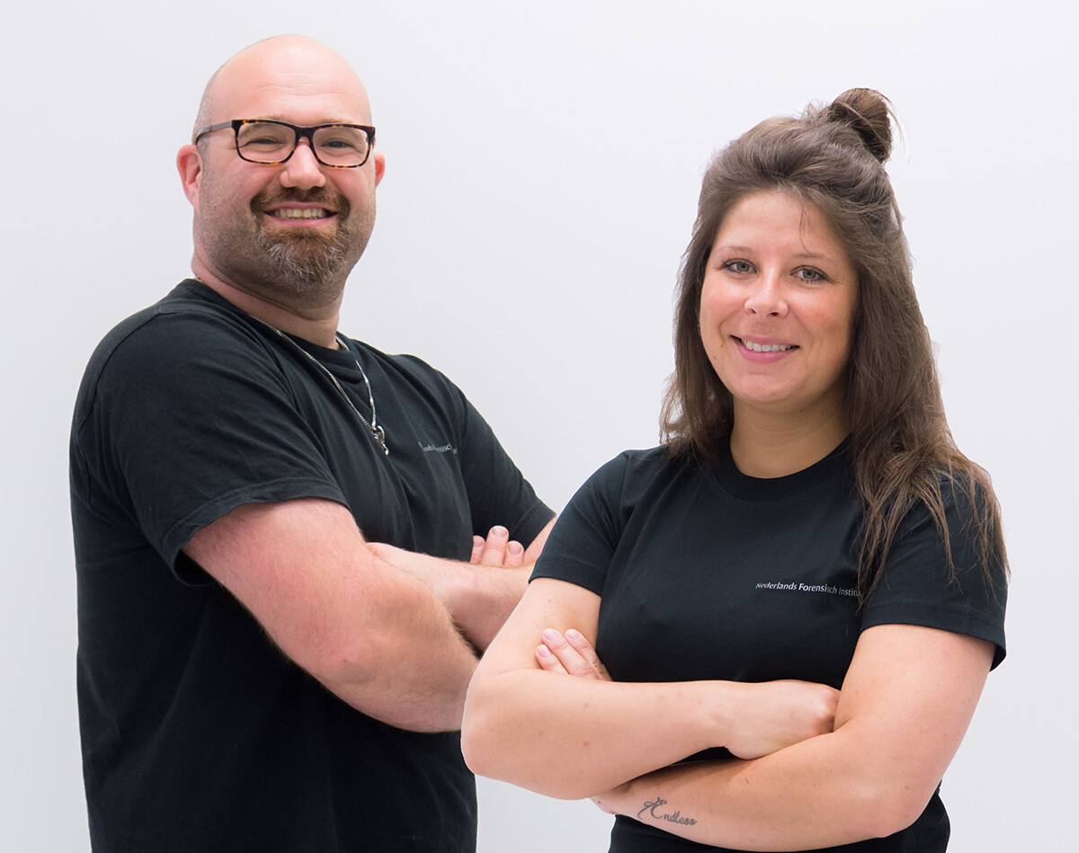 Sectie-assistenten Misha Manise en Laura Ashley van den Heuvel