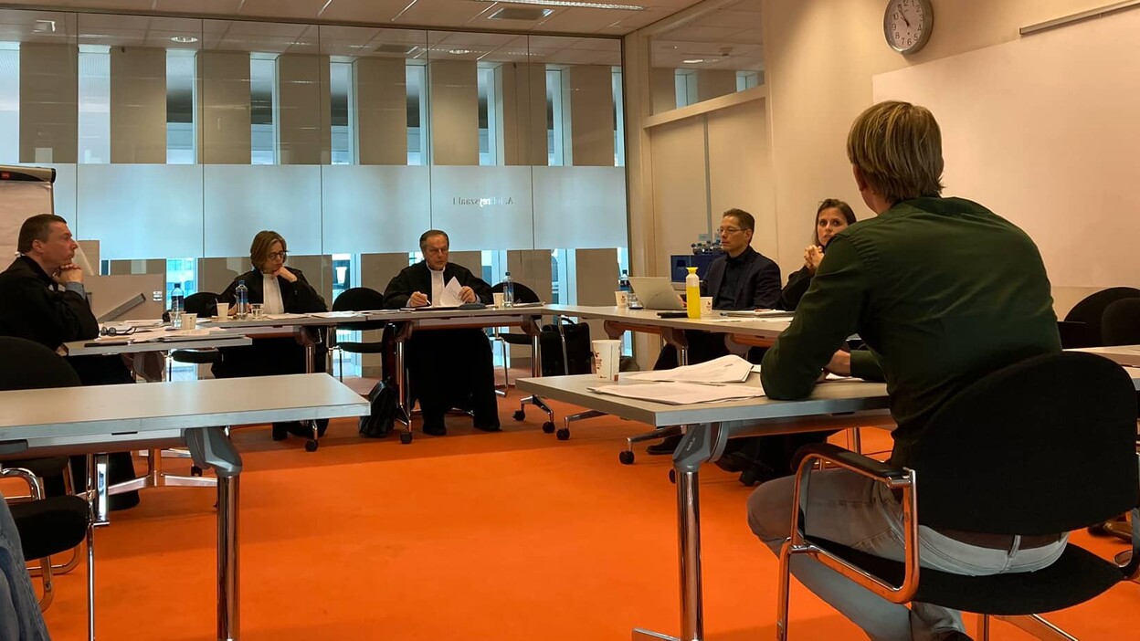 Een oefenrechtbank op het NFI