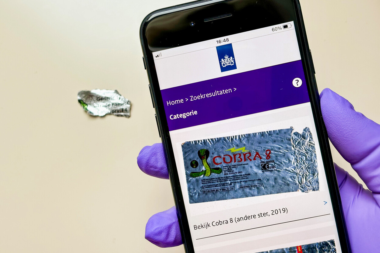 Telefoon met vuurwerkherkenner in gebruik