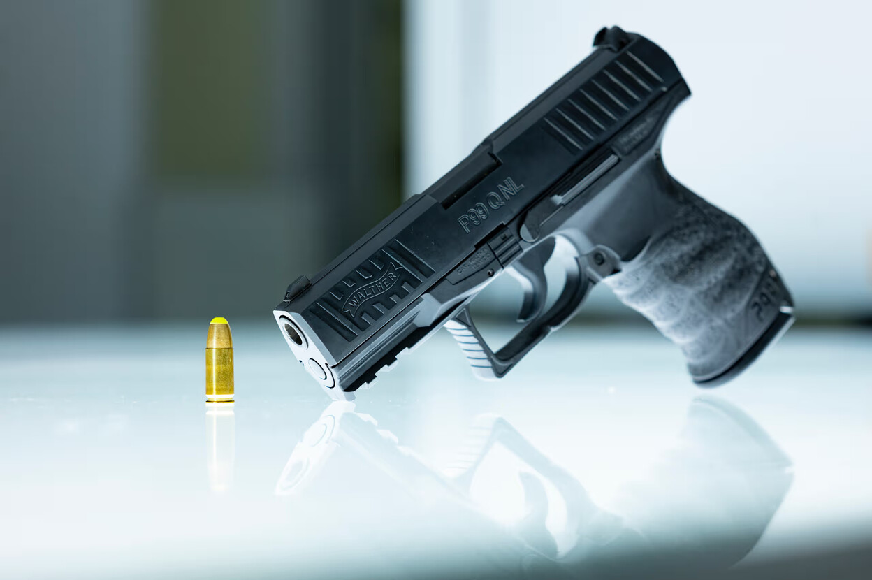 Een Walther P99 vuurwapen met een patroon