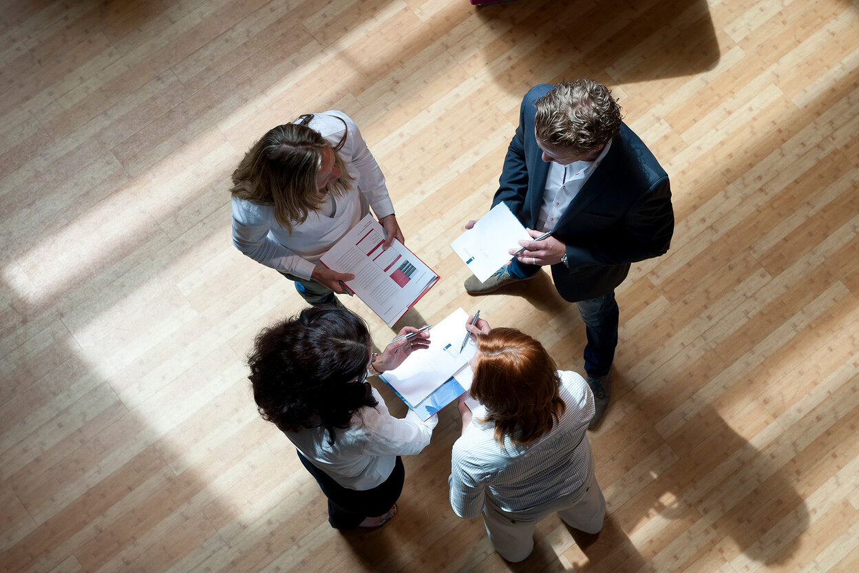Groep mensen op training bij het NFI