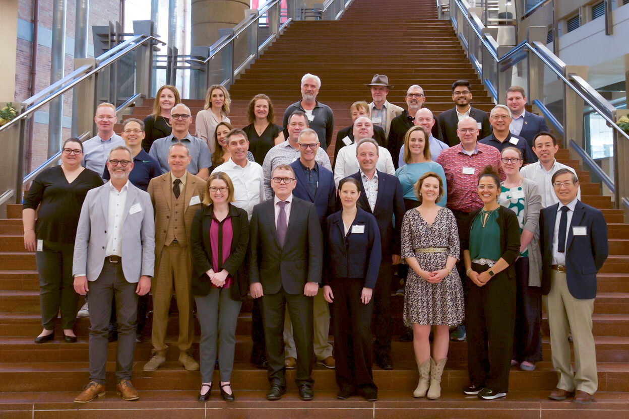 Groepsfoto op de internationale bijeenkomst in Australië