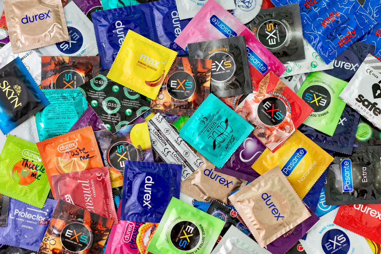 Verschillende condoomverpakkingen