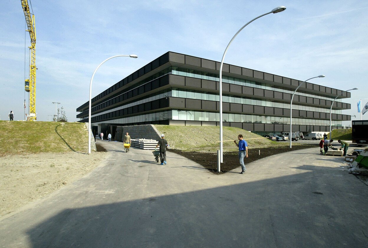 Aanbouw van het NFI aan de Laan van Ypenburg